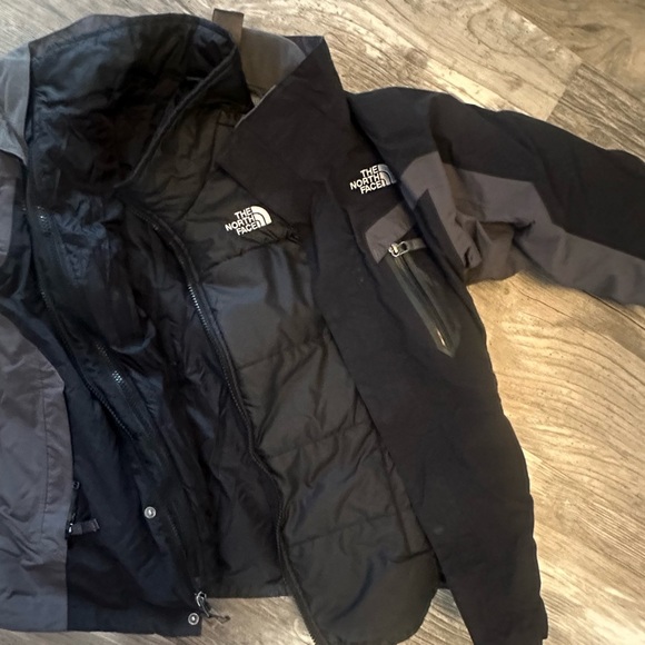 The North Face Two-layered waterproof jacket - Picture 2 of 4